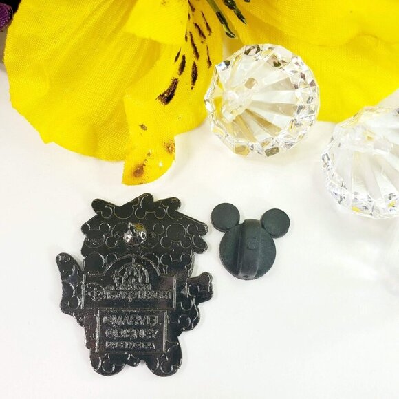 Disney Hawkeye Trading Pin Marvel Avengers Kawaii Art Lapel Pin Brooch Jewelry - Picture 3 of 6